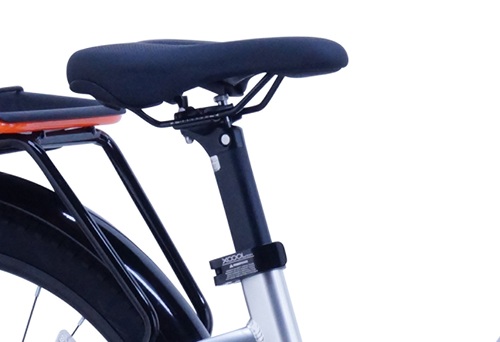 ●6061アルミフレーム軽くて丈夫。乗りやすいフレームです。●スポーティサドルペダリング効率が良いサドルが装備●アルミ製クイックレリーズシートレバー簡単にサドルの高さ調整が行えます。