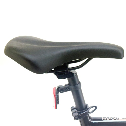 ●スポーティサドルペダリング効率の良いサドルを選びました。