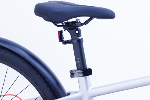 ●スポーティサドルペダリング効率が良いサドルが装備●アルミ製クイックレリーズシートレバー簡単にサドルの高さ調整が行えます。