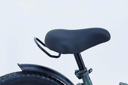 ●取っ手付きサドル自転車練習時に保護者の方がサポートしやすい取っ手が付いたサドルです。●シートレバー簡単にサドルの高さ調整が調整ができるクイックレリーズタイプのシートレバーです。