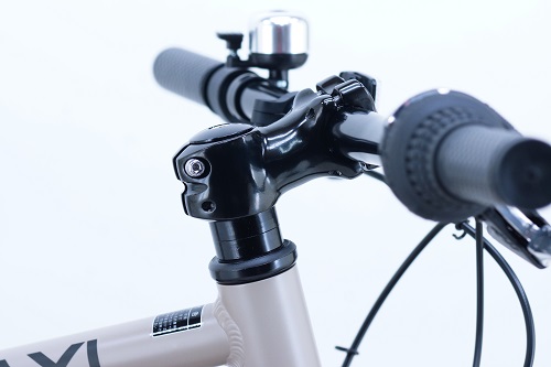 ●アルミ製A-HEADステム＆アルミハンドル軽量でサビに強い本格タイプのパーツで構成されています。