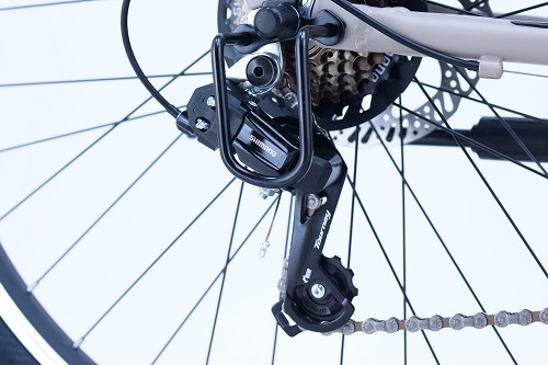 ●SHIMANO TOURNEY 7スピード変速メカ坂道はもちろん長距離走行も楽に走れます。