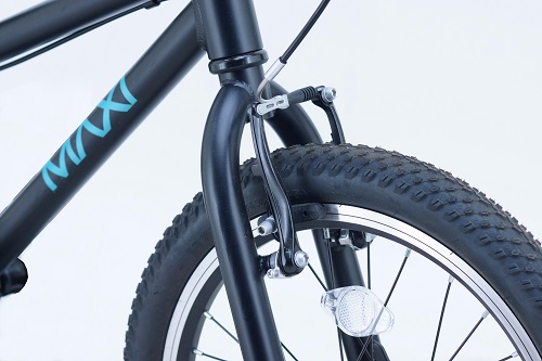 ●前後Vブレーキ軽いタッチでも制動力が高い本格ブレーキを装備。●ブロックタイヤ　18ｘ1.95パワフルなイメージのゴツゴツタイヤです。