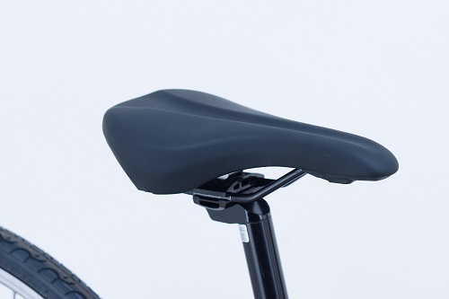 ●スポーティサドルペダリング効率が良いサドルを選びました。