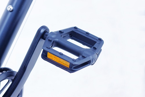 ●フラットペダル踏み面が広く平らなフラットペダル採用しています。