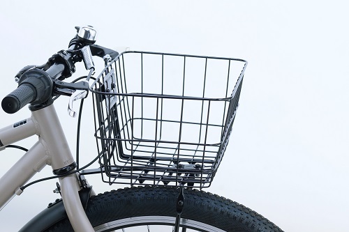 ●フロントバスケット＆フロントキャリア塾通いにも使えるフロントバスケット標準装備。