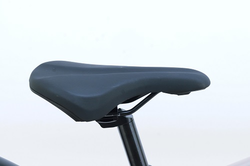 ●スポーティサドルペダリング効率が良いサドルを選びました。