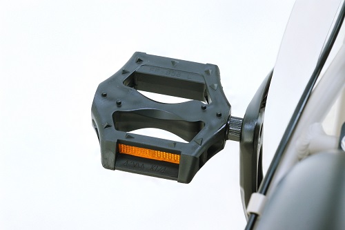 ●フラットペダル踏み面が広く平らなフラットペダル採用しています。