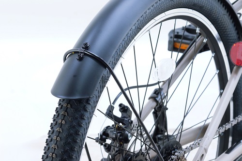 ●前後ドロヨケ泥はねによるお洋服の汚れを防ぎます。●ブロックタイヤ　オン/オフ兼用で使える「2.10」の太目のタイヤを装備。