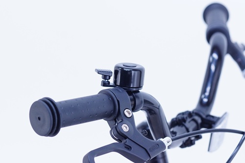 ●アルミ製ハンドル軽くてサビに強いハンドルです。●アジャスター付きブレーキレバーお子様の手の大きさに合わせてレバーの幅を調整できます。●ラバー付きＢＭＸグリップ転倒時の手のケガを防止します。