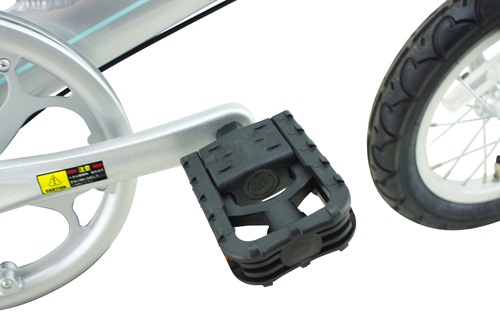 ●折り畳みペダル工具不要でペダルを折りたたみが出来ます。※車体色はブラックになります。