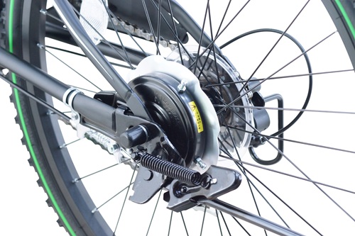 ●フィン付きバンドブレーキフィンを付けることでブレーキ摩擦で発生する熱を効率的に逃がし、制動力を高める後ブレーキが装備。