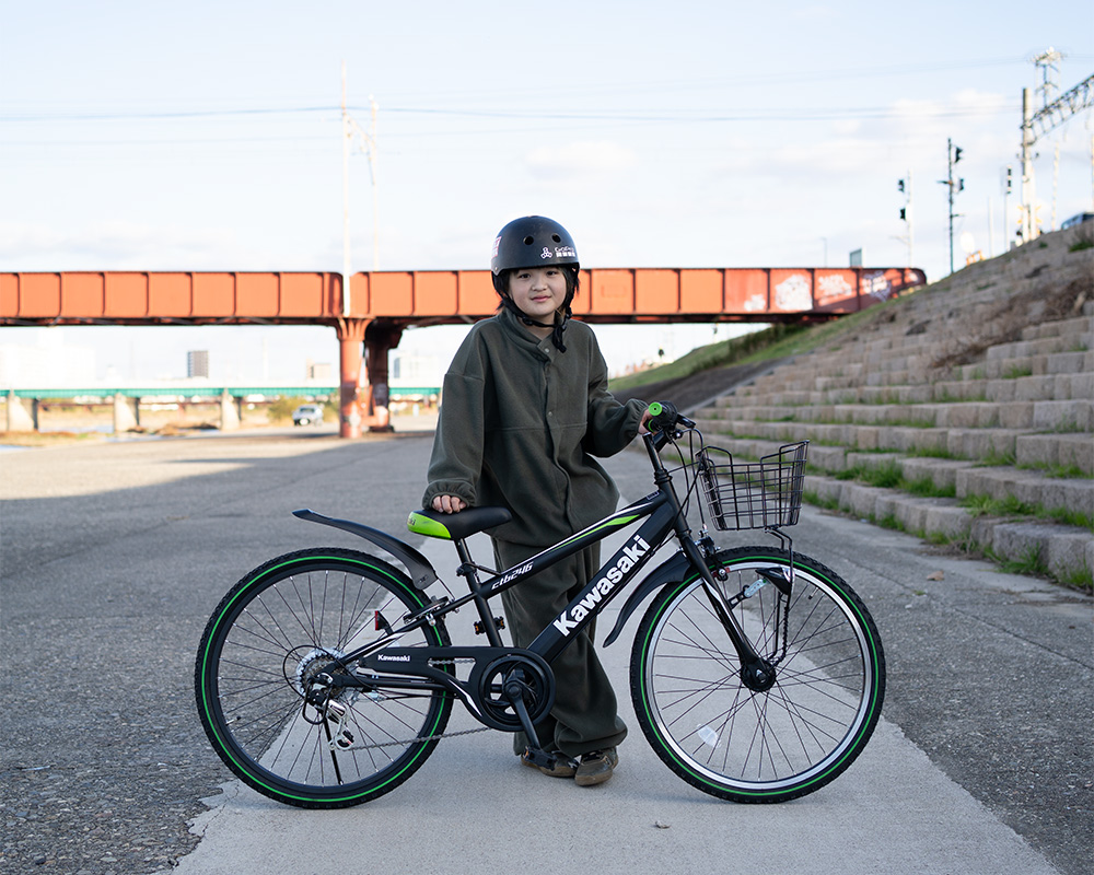 フラットブラックモデル：プロスケートボーダー河上恵蒔選手