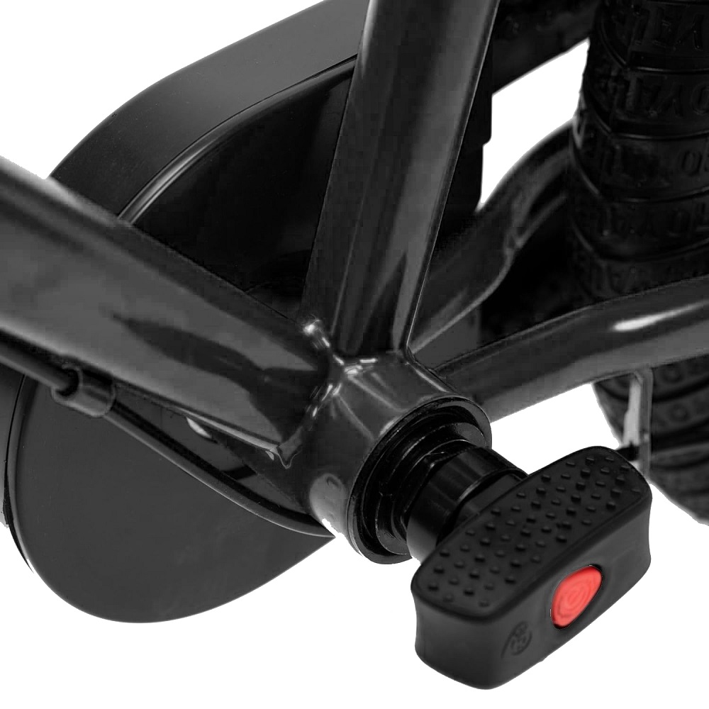 ●フットステップ装着時（キックバイクモード）キックバイク時に足を乗せて平衡感覚をつかむ練習ができます。