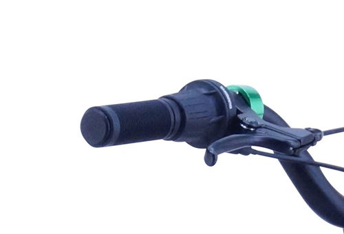 ●SHIMANO製グリップシフトレバー手元で簡単に操作ができます。●アルミ製ブレーキレバー軽くてサビに強いレバーです。●オシャレなベルリング形状のオシャレなベルが付いています。