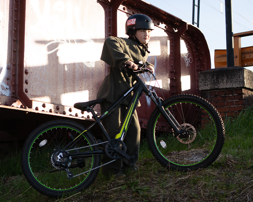 24インチ　フラットブラックモデル：プロスケートボーダー河上恵蒔選手