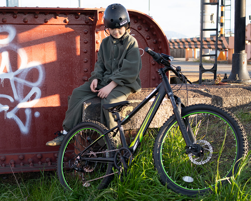 24インチ　フラットブラックモデル：プロスケートボーダー河上恵蒔選手